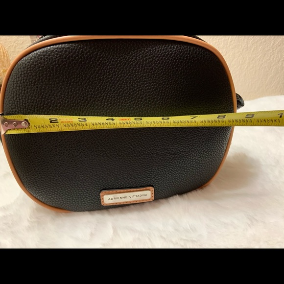 A Vittadini crossbody - Picture 7 of 9